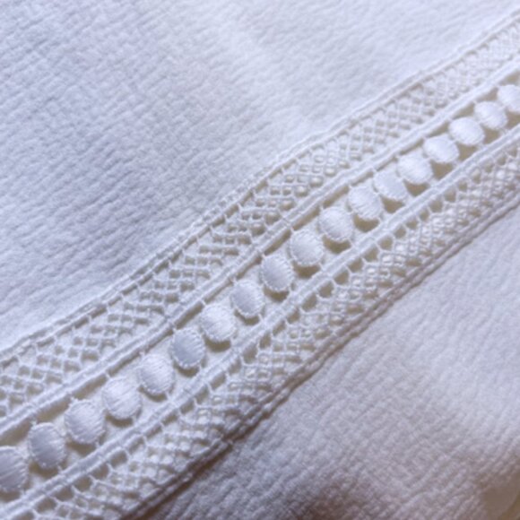 H&M Sleeveless Knee Length White Dress with Embroidery Details - Picture 3 of 3